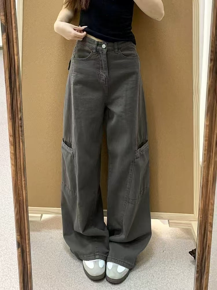 Cargo wide-leg jeans – front view close-up showing waistband and pockets